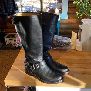 Frye Veronica Back Zip Boots